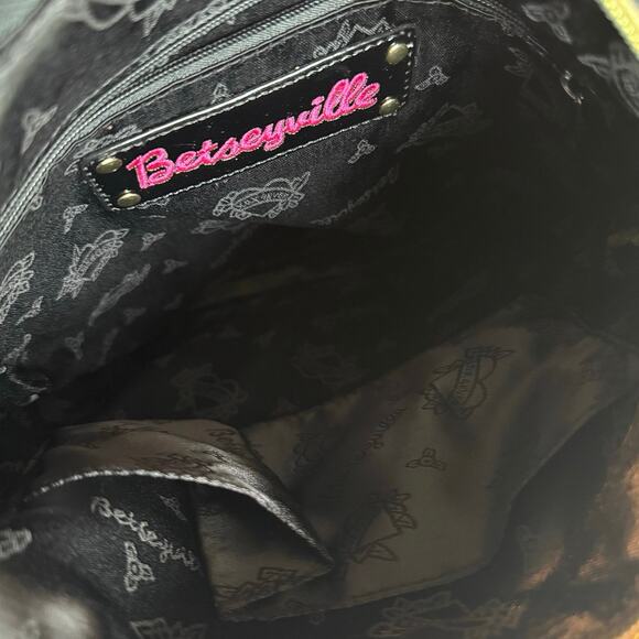 Electric Purple Metallic Betsyville Crossbody Purse - Picture 5 of 12